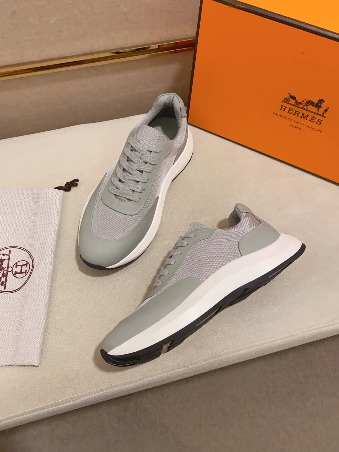 Men's clothing and shoes💰: 600💰《HERMES》【Classic Original Version】Hermès; Top 🔝 Purchasing Agency 🔍🔍Men's latest 🇺🇸 counters are on sale simultaneously, original imported from Italy ▲▲Silk cowhide with breathable fabric ▲▲ (high-end and expensive Qi·Grade) Exquisite workmanship (Italian 🇮🇹Imported water-dyed 🐂cowhide lining) Sole: Original sole provided by the original factory, ⚠️Exclusive double-layer activity·TPR·Rubber·Combined molded outsole; Super·comfortable·wear-resistant·non-slip·environmental protection The real thing is more beautiful if you take the real thing (high quality, follow the order), you can enter and exit the counter at will * Number of yards: 38·39·40·41·42·43·44# (can be customized 45.)